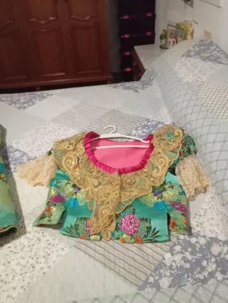 Traje de Fallera Multicolor y Dorado