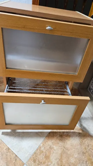 Zapatero de madera y metal