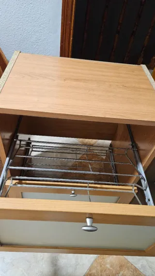 Zapatero de madera y metal