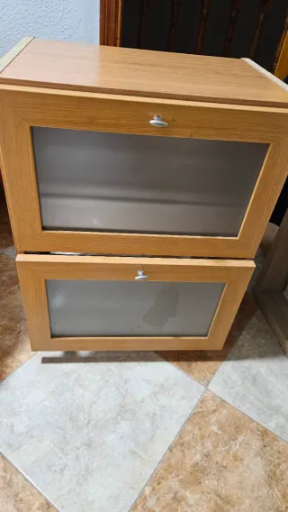 Zapatero de madera y metal