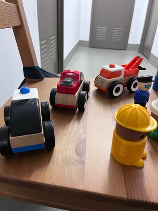 Coches y figuras Ikea