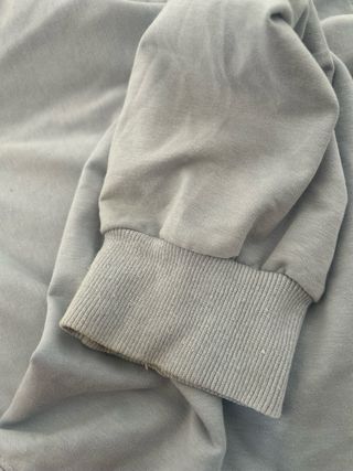 Sudadera gris azul