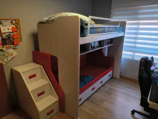 Litera juvenil con cajones y escaleras