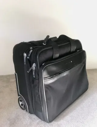 Maleta lujo Montblanc regalo luz BMW