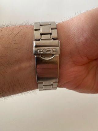 Reloj Casio Analógico Plata y Blanco