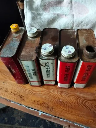 Bottiglie antiche di olio Repsol