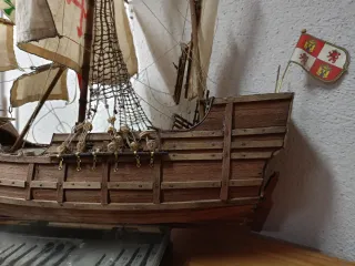 Carabela de madera a escala