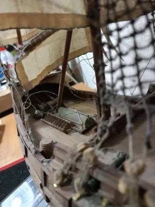 Carabela de madera a escala