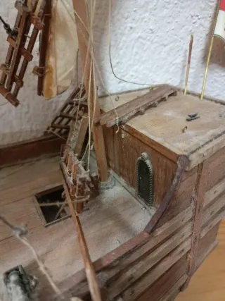 Carabela de madera a escala