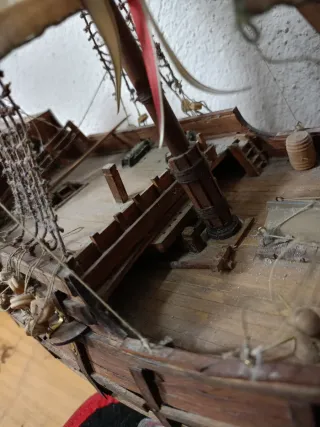 Carabela de madera a escala