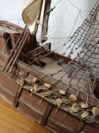 Carabela de madera a escala