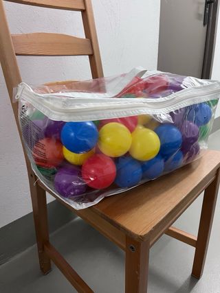 Bolsa de bolas de colores para niños