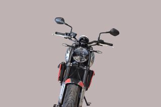 Triumph Trident 660 Gris/Rojo