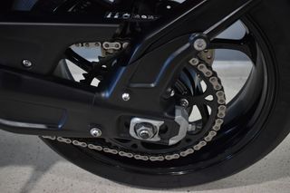 Triumph Trident 660 Gris/Rojo