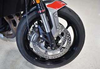 Triumph Trident 660 Gris/Rojo