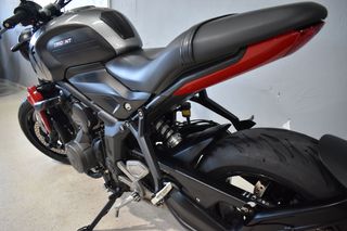 Triumph Trident 660 Gris/Rojo