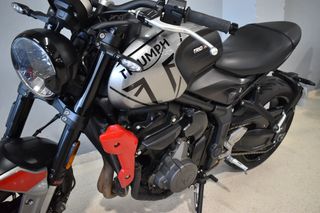 Triumph Trident 660 Gris/Rojo