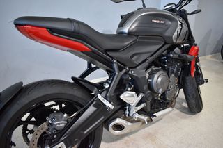 Triumph Trident 660 Gris/Rojo
