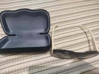 Gafas de sol Gucci negras y grises