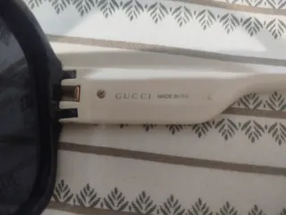 Gafas de sol Gucci negras y grises