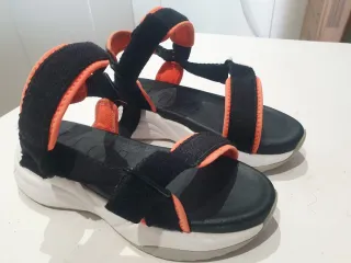Sandalias Bimba y Lola Negras y Naranjas