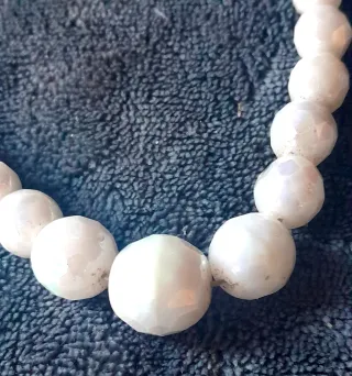 Collar antiguo de cristal blanco