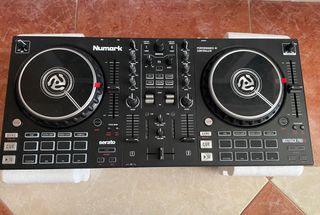 Set DJ Numark Mixtrack Pro FX + Accesorios