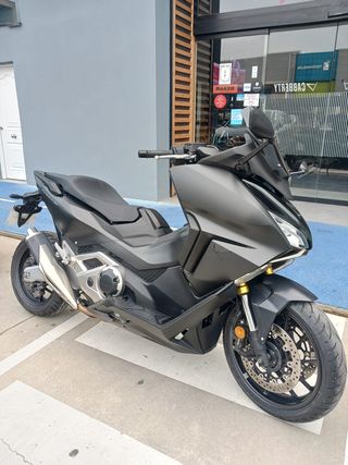 Honda Forza 750 Negra Automática