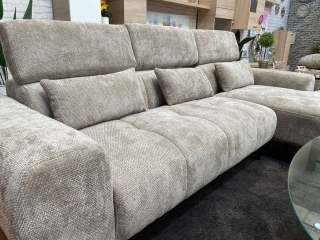 Sofá con chaise longue de diseño moderno