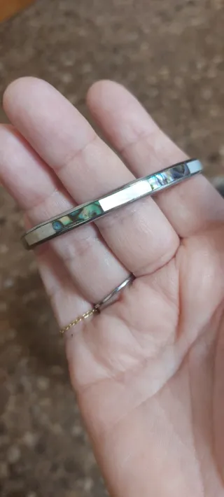 Pulsera plateada nacarada 7 cm