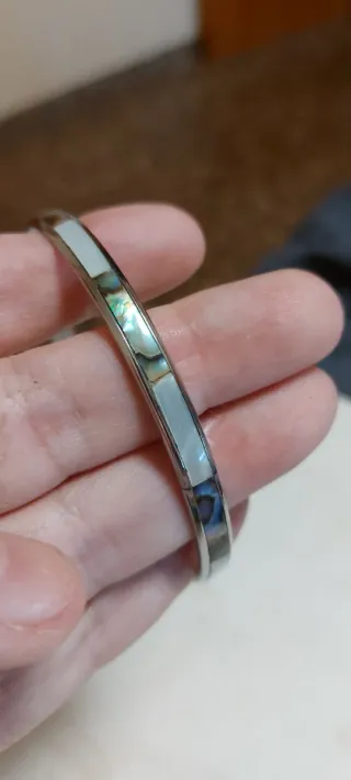 Pulsera plateada nacarada 7 cm