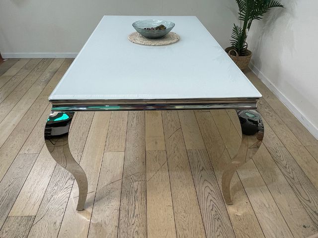 MESA DE COMEDOR DE CRISTAL Y PATAS CROMADAS