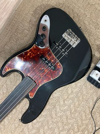 Bajo Fretless Jazz Bass '65 Negro