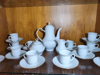 Juego de café de porcelana blanco y dorado