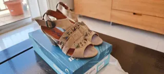 Sandalias Mustang Beige Tachuelas