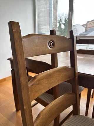 Sillas de madera maciza (4 unidades)