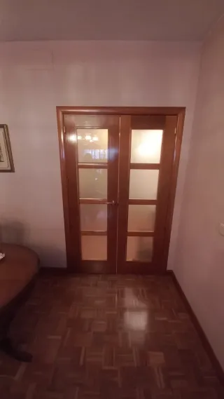 Puertas de salón de madera con cristal