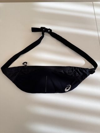 Riñonera ASICS negra