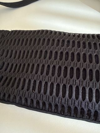 Riñonera ASICS negra