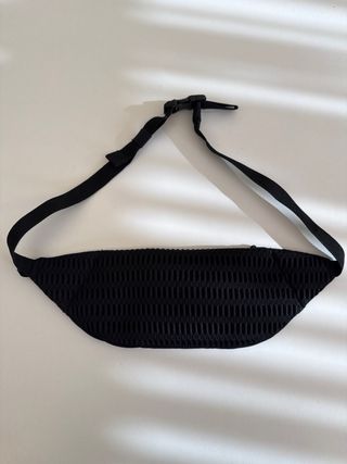 Riñonera ASICS negra