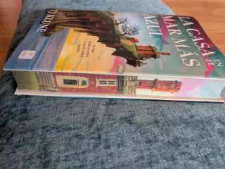 La casa en el mar más azul. Cantos tintados.