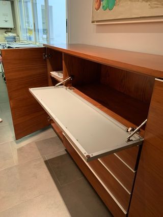 Credenza in legno e vetro in buone condizioni