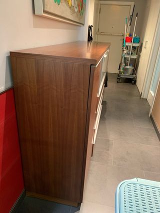 Credenza in legno e vetro in buone condizioni