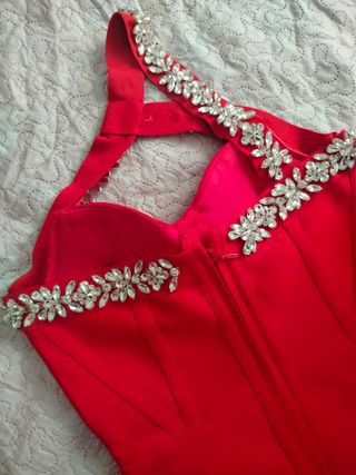 Vestido rojo con pedrería
