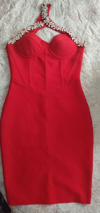 Vestido rojo con pedrería