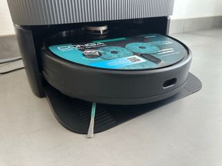 Robot aspirador y fregasuelo Conga