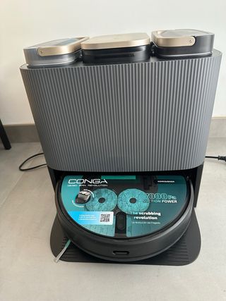 Robot aspirador y fregasuelo Conga