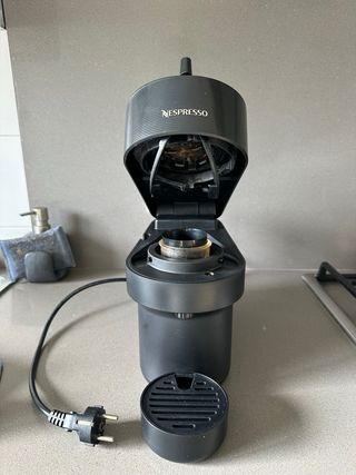 Cafetera Nespresso Vertuo Negra