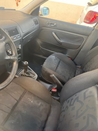 Volkswagen Golf 2000