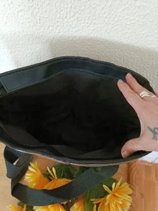 Bolso Tote Acolchado Dorado y Negro